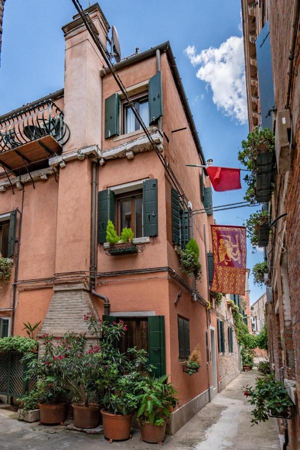 Lo Squero 1 The Secret Courtyard In Dorsoduro Apartment Venice Luaran gambar